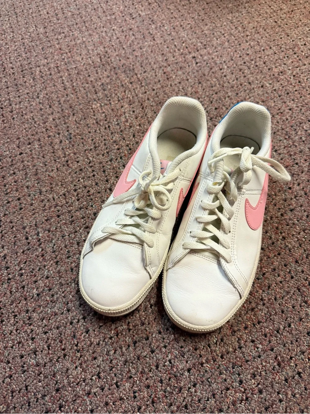Nike Women's Cream Sneakers with Pink Swoosh and Blue Heel